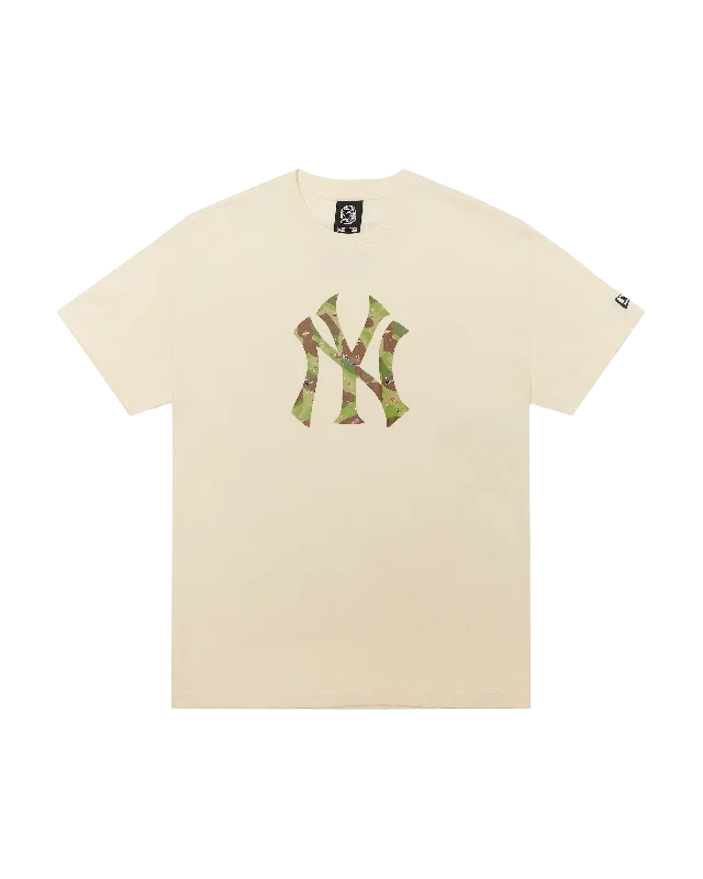 NEW YORK YANKEES STARFIELD LOGO TEE - OFF WHITE